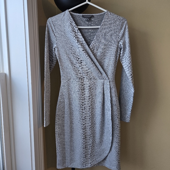 French Connection Silver Long Sleeve Snake Jacquard Dress Size 2 - Picture 3 of 5